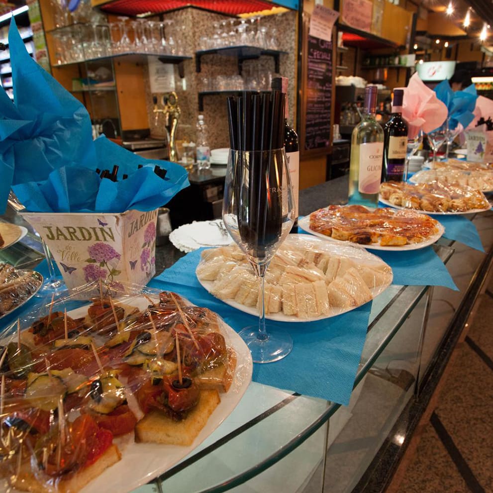 banco con aperitivo